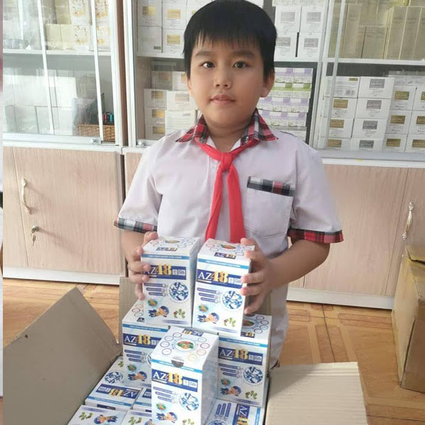 Bé đòi ăn cả ngày. Đi lớp cô bảo ăn 2 bát, ở nhà ăn 3 lần lưng bát