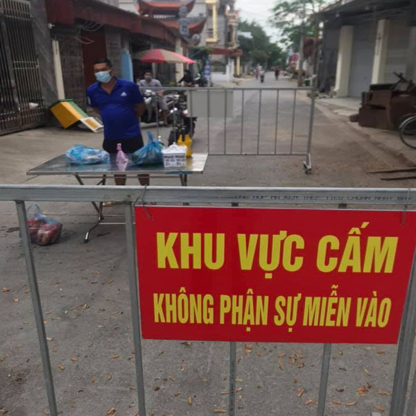 5 hộp men AZ48 đi vào vùng phong toả để phục vụ bà con!